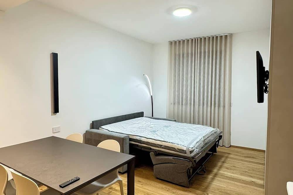 Ganze Wohnung, _Track 23_Tirano_ 400m from the Bernina train. in Tirano, Veltlin