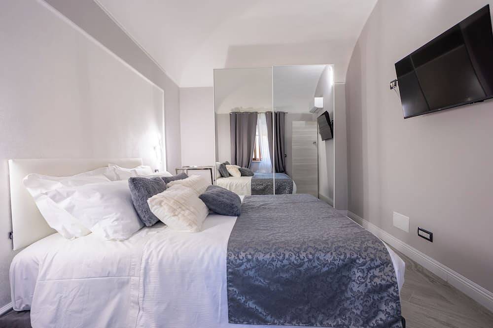 Hel lejlighed, Apartment in the city surrounded by greenery in Vercelli, Vercelli Provinsen