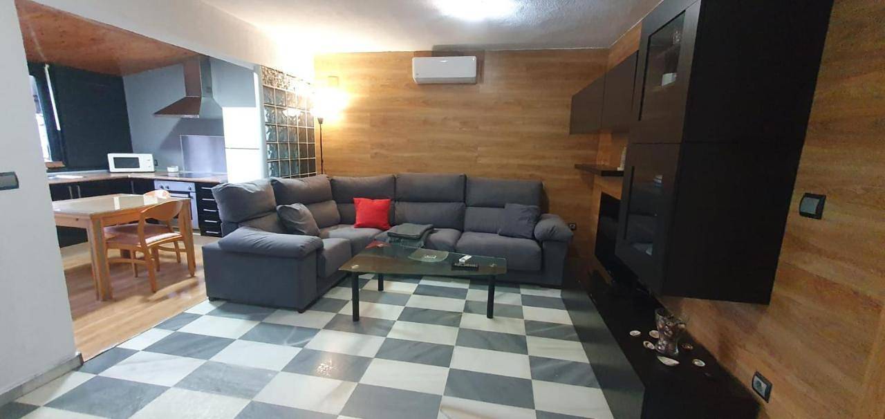 Apartamento entero, Amplio apart con Wifi y Aire Acondicionado a 500 m de la playa La Barrosa in Sancti Petri, Chiclana de la Frontera