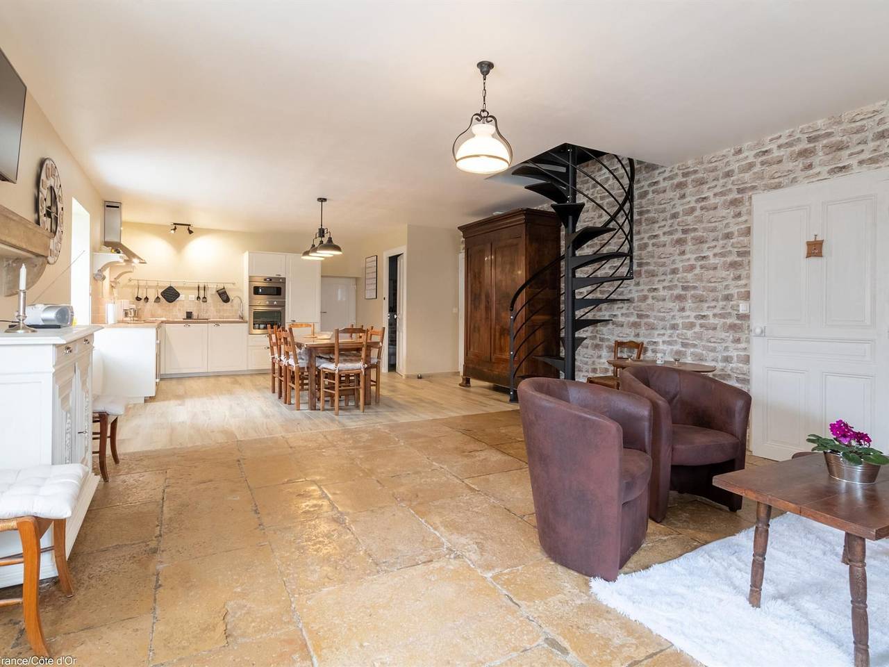 Renoviertes Haus nahe Beaune, Weinberge, 4 Schlafzimmer, Parkplatz, Wlan inklusive in Meursanges, Beaune und Umgebung