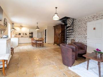 Gîte pour 8 personnes, avec terrasse à Meursanges