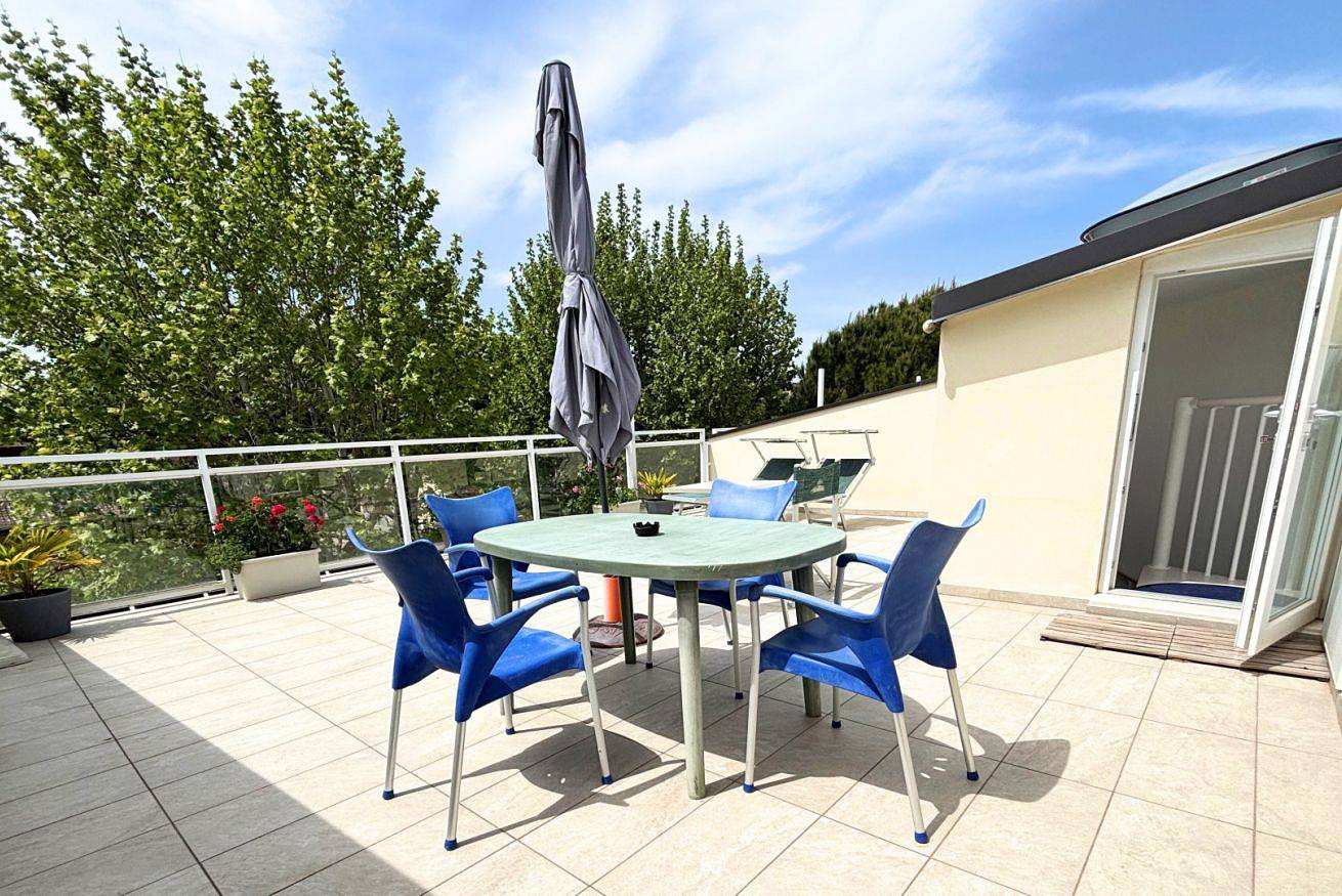 Ganze Wohnung, Cv013 - Cervia, wonderful penthouse with panoramic terrace in Pinarella, Ravenna Provinz