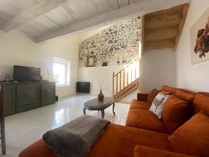 Location de vacances pour 4 personnes, avec terrasse ainsi que vue et jardin à Gauriac