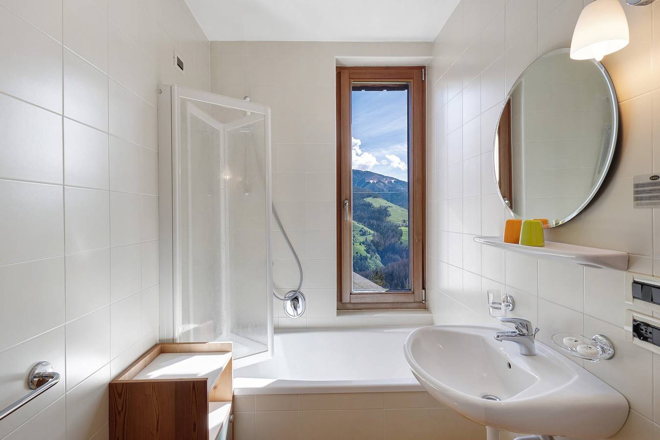 Ganze Wohnung, Ferienwohnung 'B' mit Bergblick, Balkon und Wlan in Rina, Enneberg