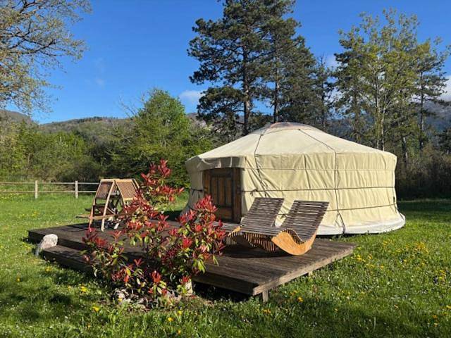 Gîte pour 4 personnes, avec terrasse à Champfromier - 2