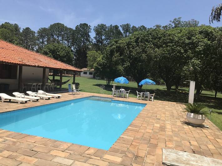 Casas e apartamentos de temporada para 16 pessoas, com jardim e balcão no Interior de São Paulo
