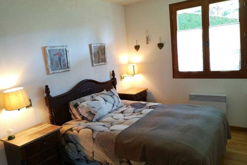 Entire apartment, Ground Floor 1 room Pool, Fireplace & Private Garden in Osséja, Parc naturel régional des Pyrénées catalanes