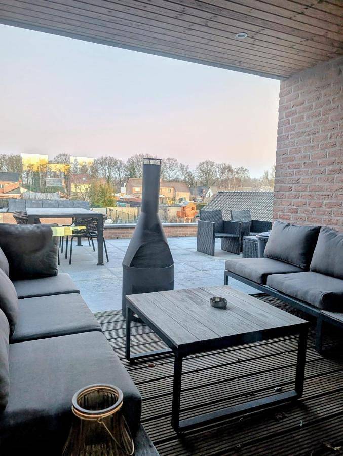 Gîte pour 5 personnes, avec terrasse et vue à Genk