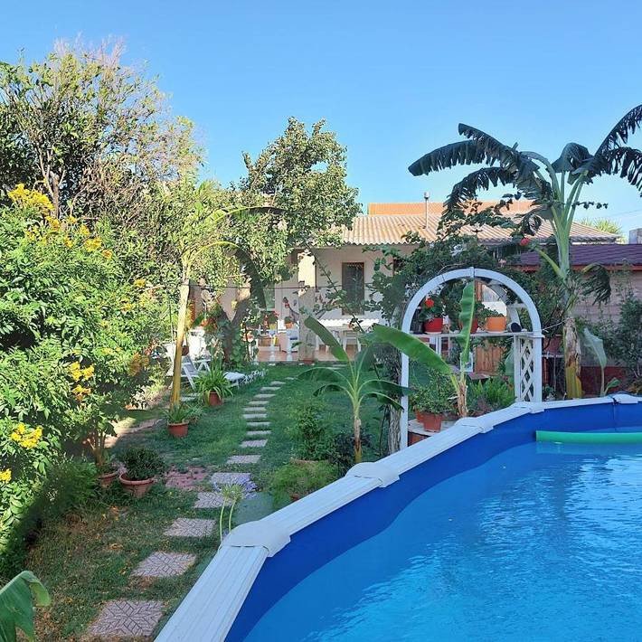 Ferienwohnung für 3 Personen, mit Garten und Terrasse sowie Pool