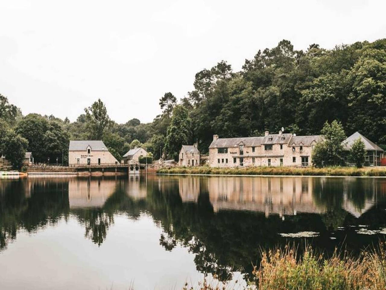 Ganze Wohnung, Hütte in Morbihan nahe Golfstrände in Rochefort-en-Terre, Vannes und Umgebung