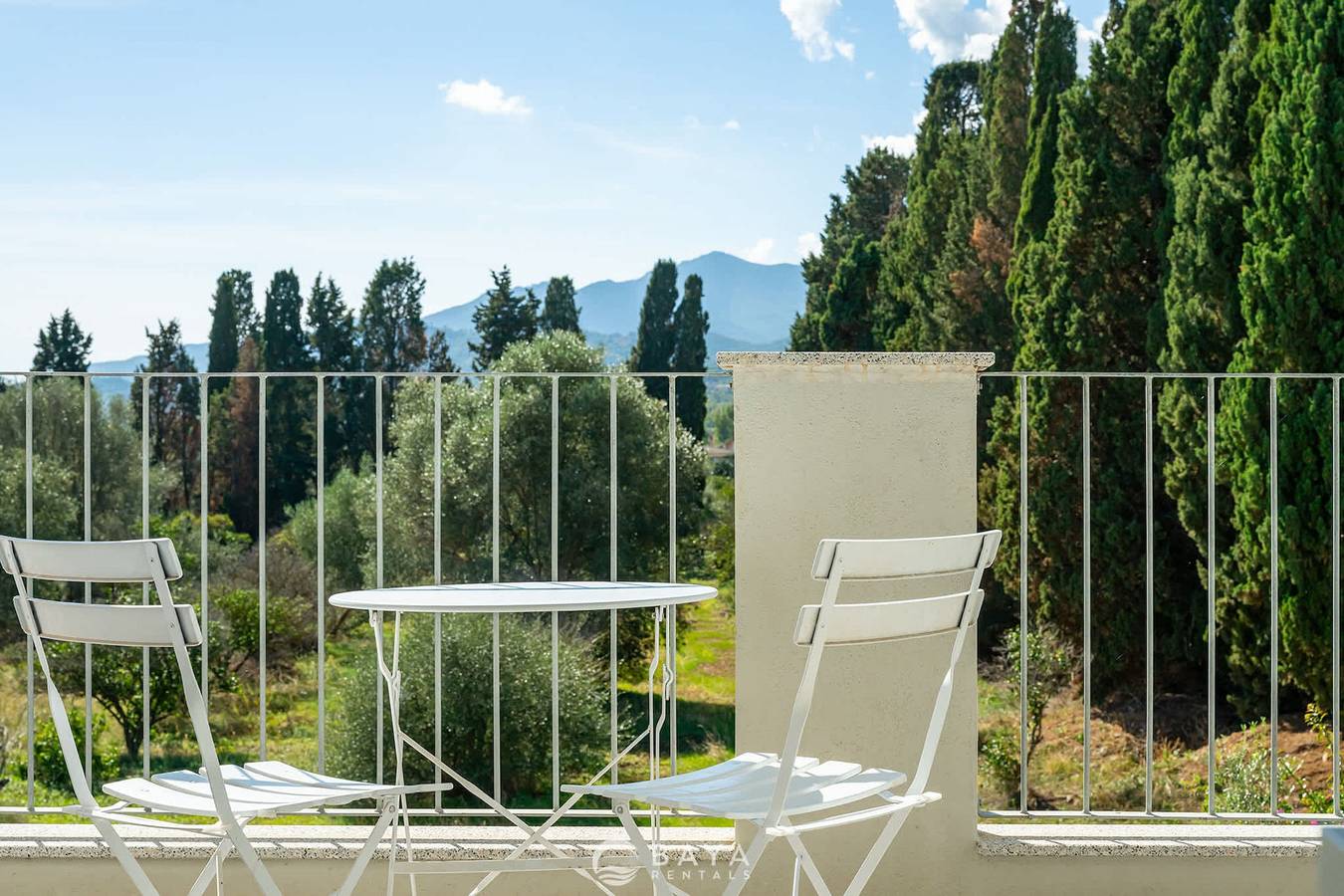 Apartamento entero, Modern Bright 2Br Retreat with Balcony in Capoterra, Provincia de Cagliari