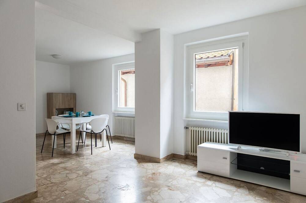 Ganze Wohnung, Maisonette mit Balkon mit Blick auf den See (Rose 2) in Lugano, Luganersee