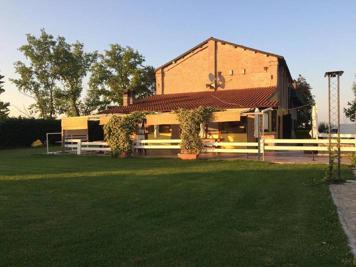 Agriturismo per 4 persone, con giardino e panorama nonché piscina in Provincia di Ferrara