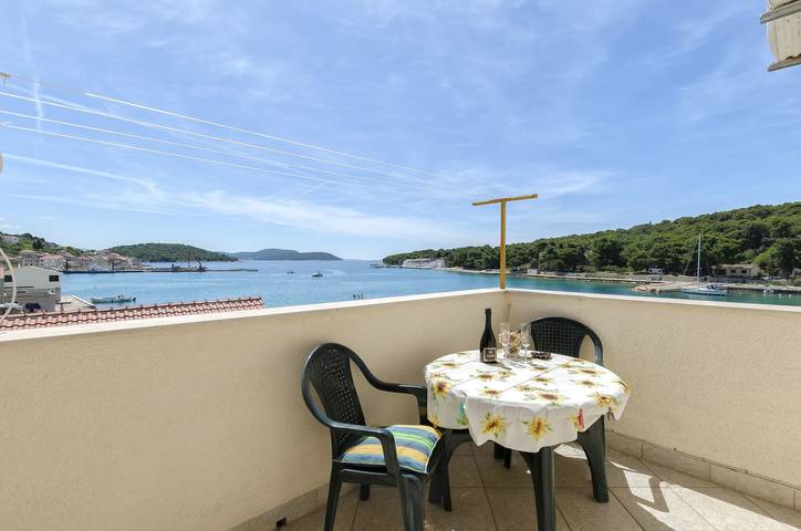Ganze Wohnung, Apartment Mirni by the sea in Prvić Luka (Kroatische Adria), Prvić Luka