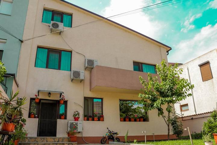 Auberge pour 3 personnes, avec balcon et jardin
