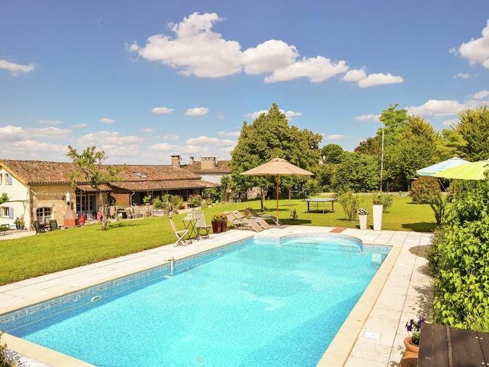 Location de vacances pour 8 personnes, avec Terrasse ainsi que Jardin et Piscine à Saint-Eutrope-de-Born