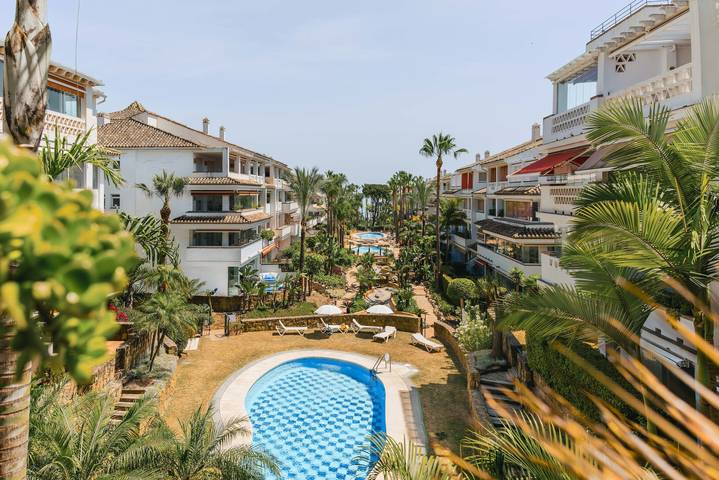 Ferienwohnung für 4 Personen, mit Pool und Garten sowie Meerblick - 1