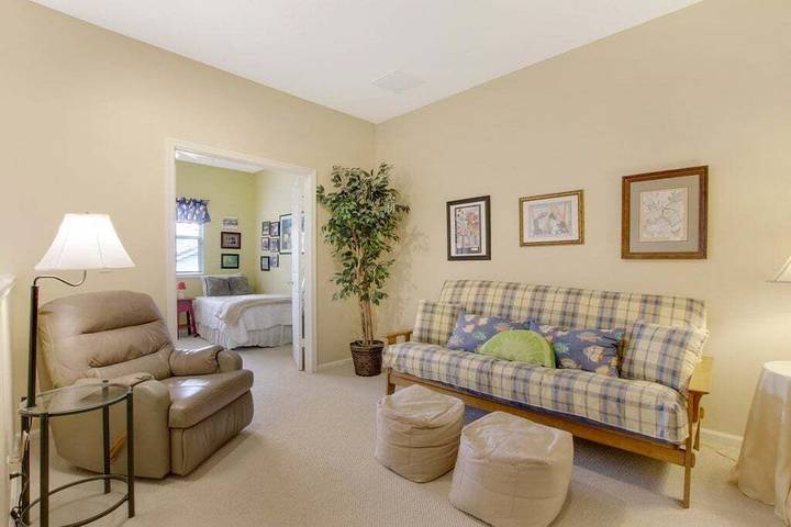 Vacation rental for 8 people, with terrace and pool as well as hot tub in St. Lucie County