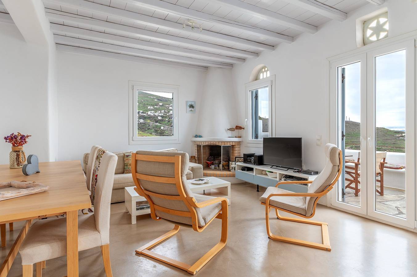 Holiday Home 'Modern New Tinos' with Sea View, Private Terrace and Wi-Fi in Tinos