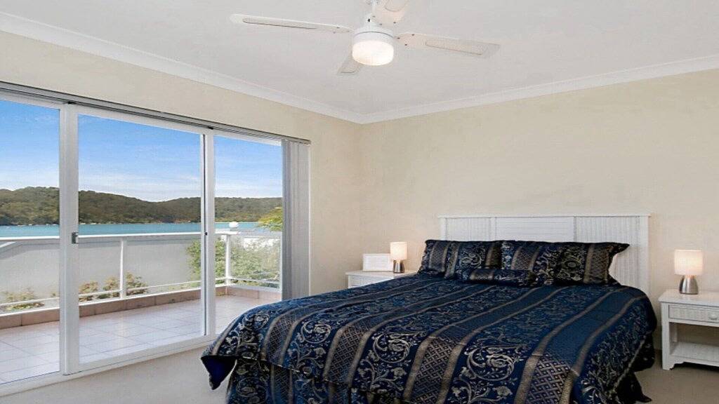 Durch Den Strand - Waterfront Ettalong Strand in Ettalong Beach, New South Wales