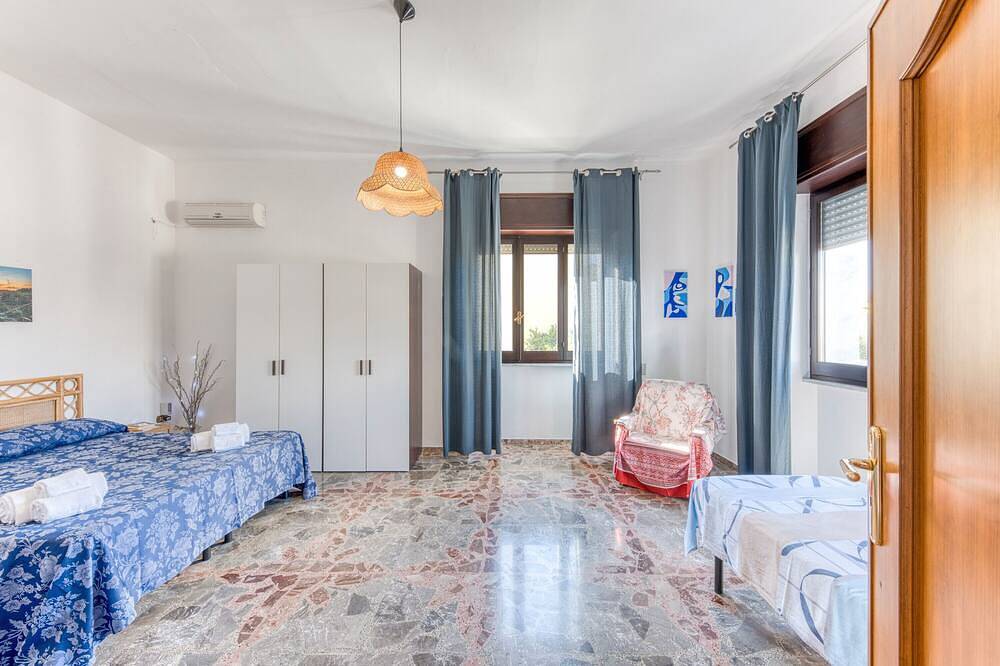 Apartamento entero, Apartamento 'Villetta Municipio - Salento' con Terraza Privada, Wi-Fi y Aire Acondicionado in Castrignano del Capo, Golfo de Tarento