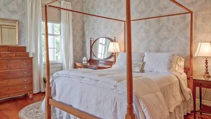 Vacation House for 28 Guests in Edgartown, Martha's Vineyard, Picture 1