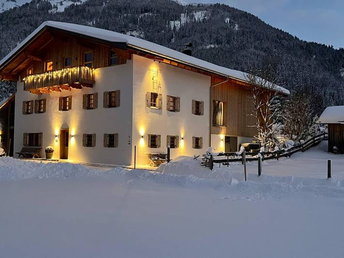 Ferienwohnung für 6 Personen, mit Terrasse und Garten sowie Ausblick in Bach