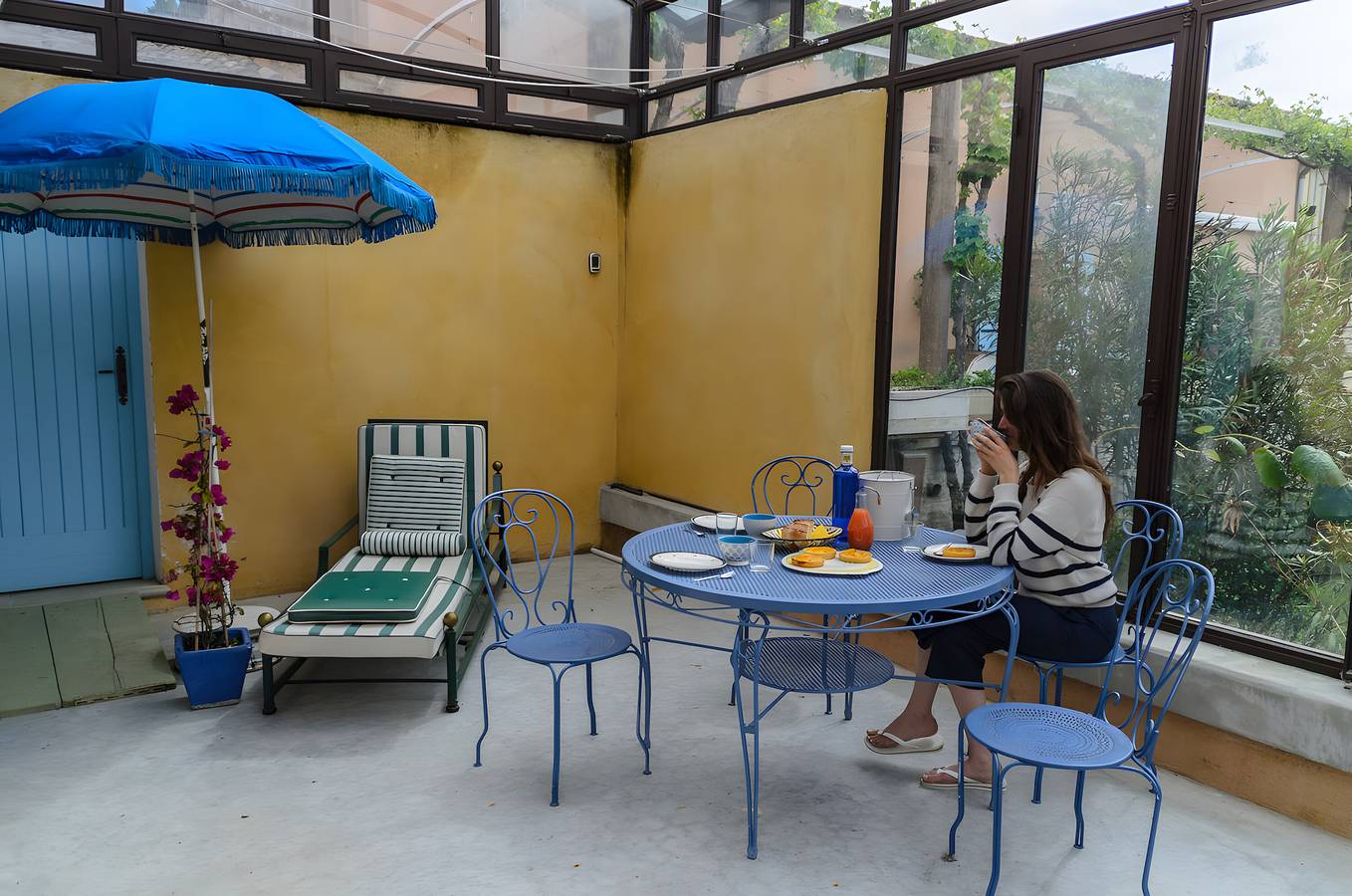 Cottage 'Atelier De Fernand - Mas Des Iles' with Private Terrace, Shared Garden and Wi-Fi in Pont-Saint-Esprit, Nimes region
