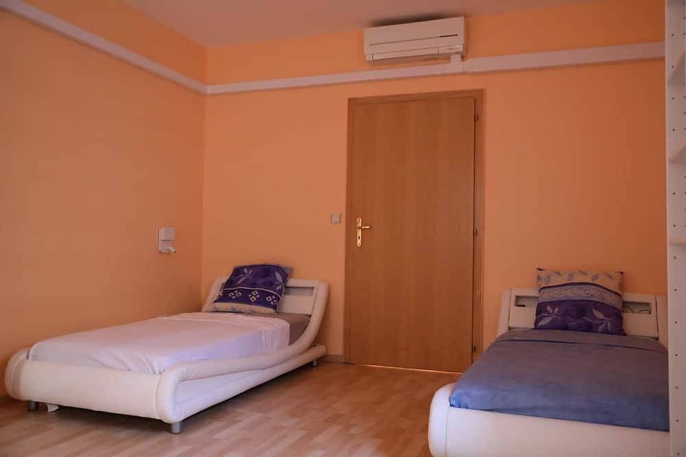 Entire apartment, Apartment near Basel / Mulhouse Airport in Saint-Louis, Mulhouse region