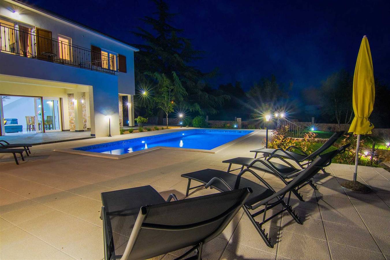 Villa Cedar mit großem Pool und Sommerküche in Gostinjac, Krk