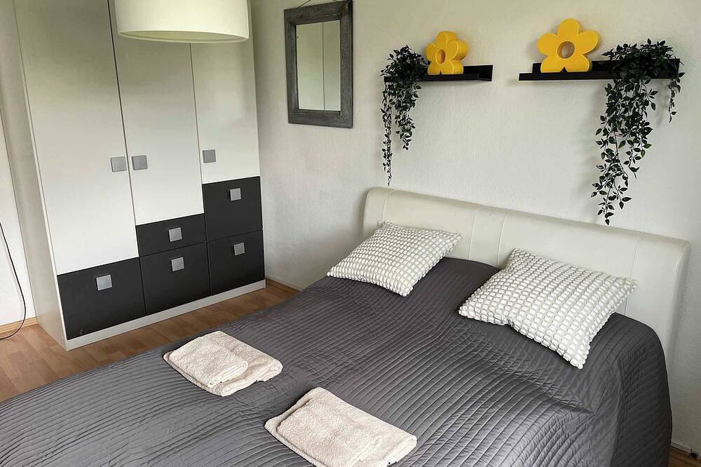 Ganze Wohnung, Elegantes Apartment mit Terrasse & 2 Parkplätzen in Frankenalb