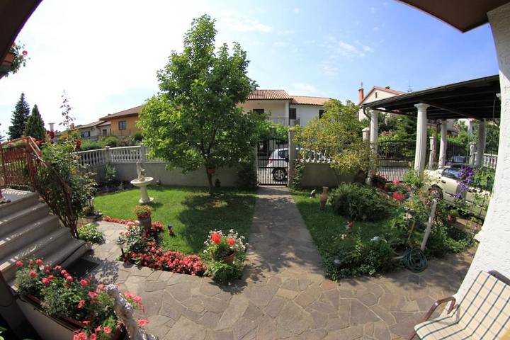 Gîte pour 5 personnes, avec jardin ainsi que vue et piscine, animaux acceptés à Koper - 2