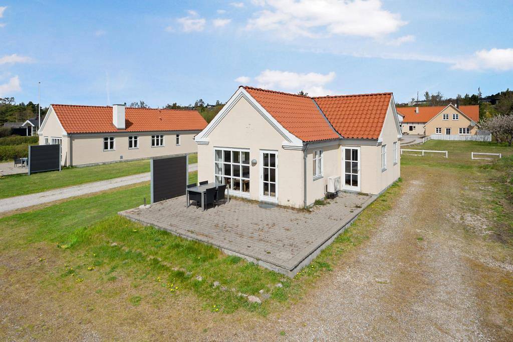 Holiday home with sea view by Handrup Beach – just 100 metres from the child-friendly shore of Ebeltoft Bay in Ebeltoft, South Djursland