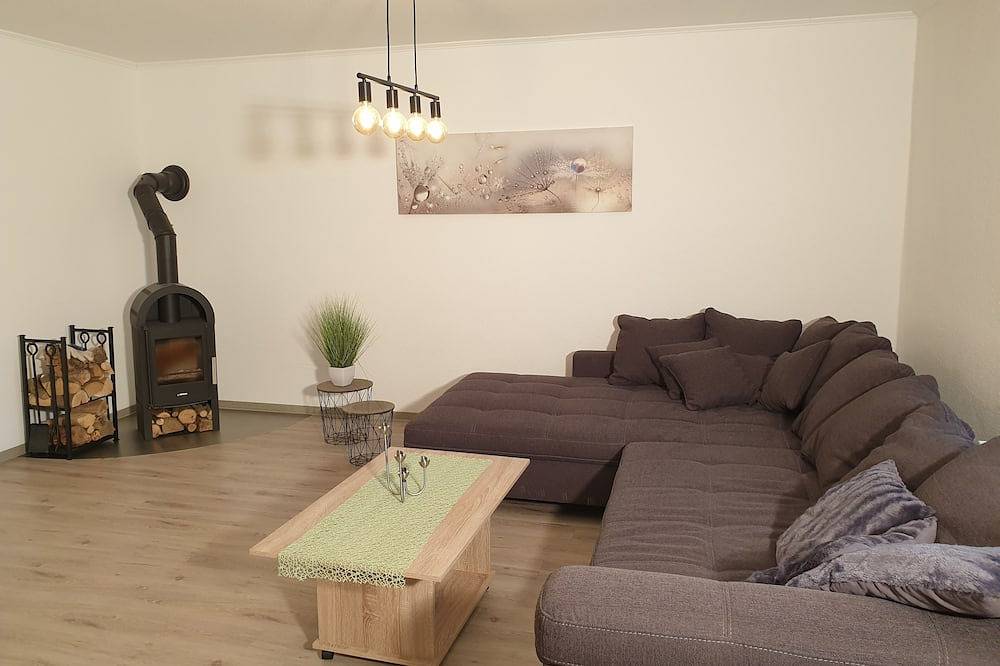Ferienwohnung/Haus/Monteurwohnung- Am Schlosspark  in Ostseenähe 6 Personen+Kd. in Süderholz, Vorpommern-Rügen