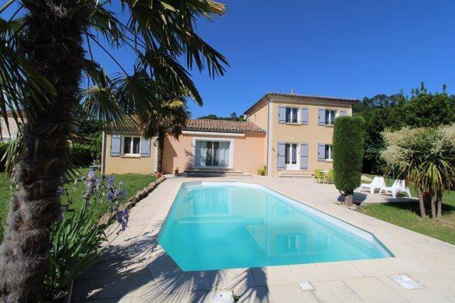 Gîte pour 4 personnes, avec vue ainsi que jardin et piscine à Ucel - 2