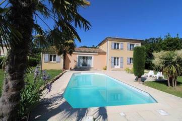 Gîte pour 4 personnes, avec jardin et piscine ainsi que bassin pour enfant et vue à Ucel