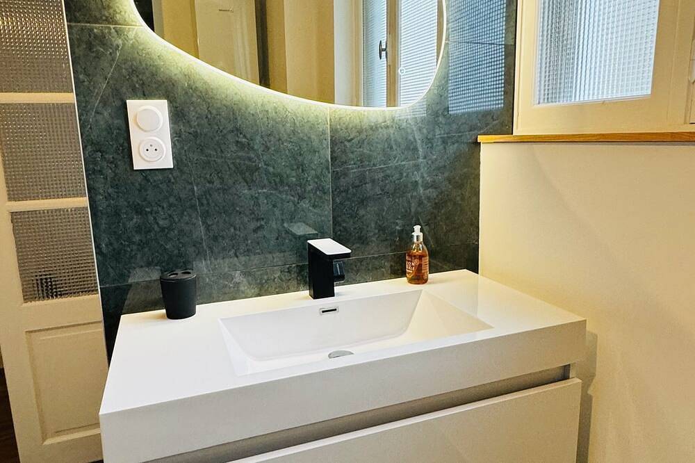 Entire apartment, New apartment - Downtown Epernay, 2 minutes from Avenue de Champagne in Épernay, Marne