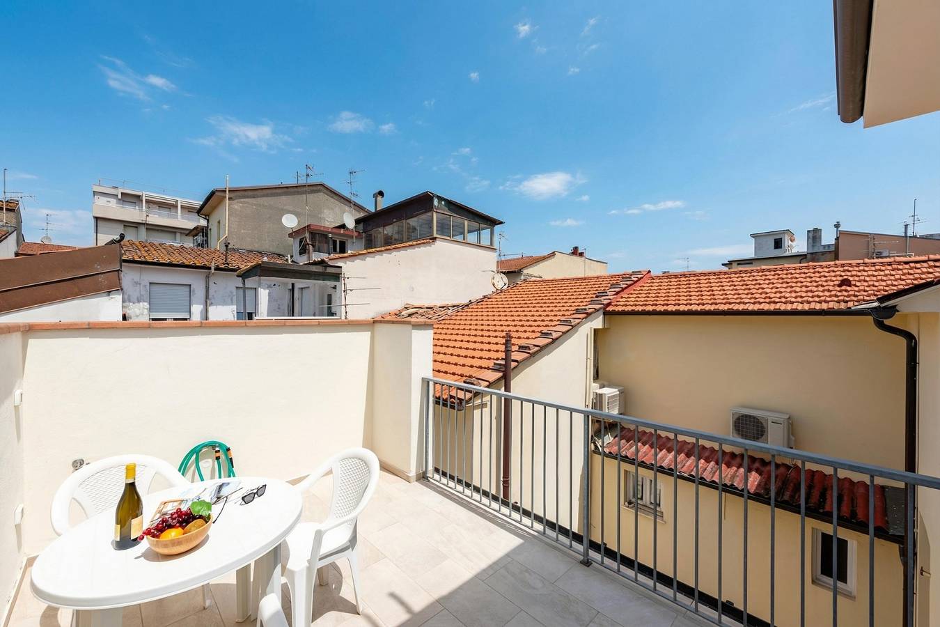 Geheel appartement, Suite 3 Ondina Viareggio 200m from sea in Viareggio, Italiaanse Rivièra