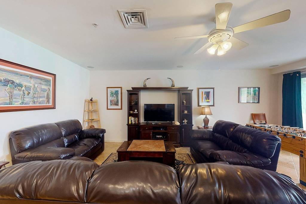 Ganze Wohnung, Ocean-view penthouse with balconies, pool, foosball, & gym in Sandbridge Beach, Sandbridge