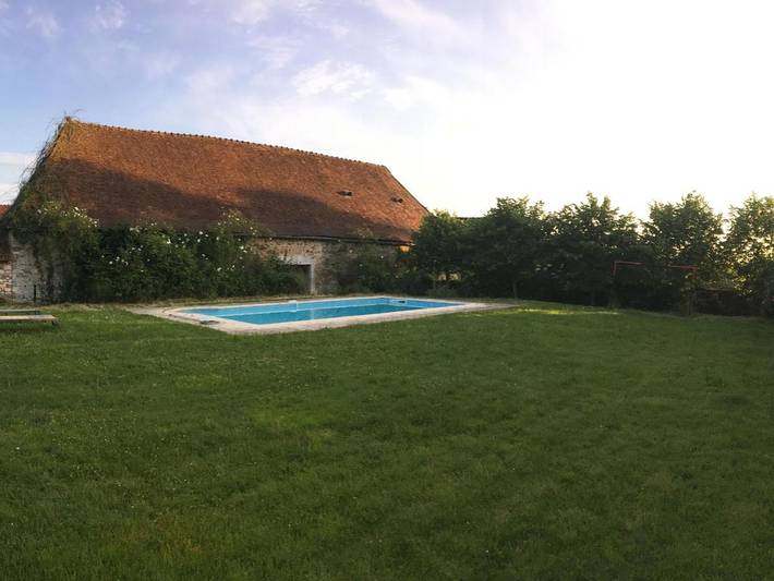Location de vacances pour 8 personnes, avec jardin ainsi que piscine et terrasse à Ciron