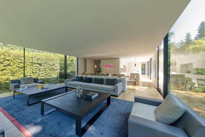 Location de vacances pour 8 personnes, avec sauna et terrasse ainsi que piscine et vue, animaux acceptés à Uccle - 4