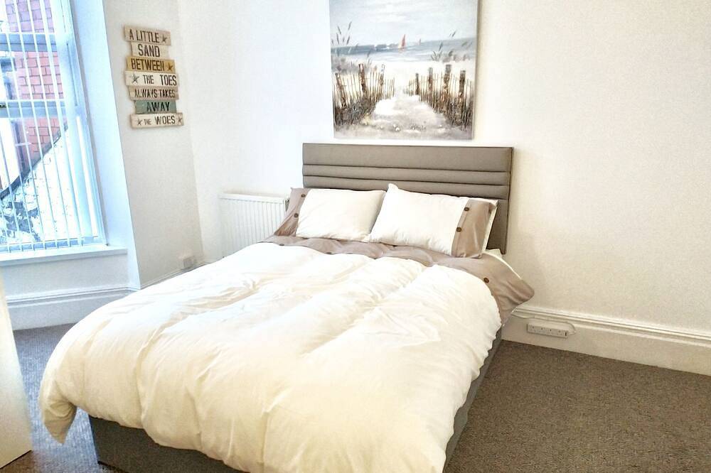 Entire apartment, Studio for 2 (ground floor) in fashionable North Shore in Blackpool Pleasure Beach, North West England
