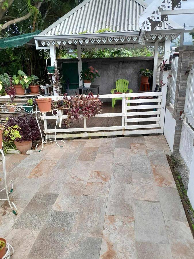 Location de vacances pour 7 personnes, avec terrasse et jacuzzi à Bras-Panon - 4