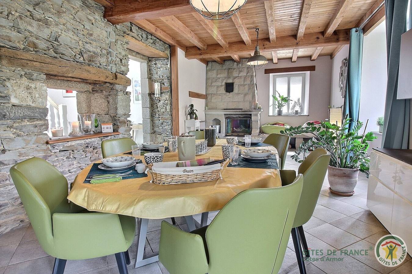 Argoat Unité Fam. in Plouzélambre, Ceinture Dorée