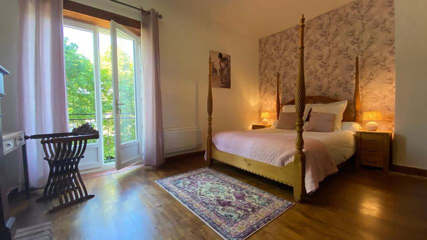 Maison d’hôte pour 2 personnes, avec terrasse et jardin ainsi que vue et piscine