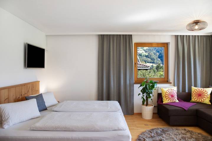 Geheel appartement, Appartement 'Mia' met Uitzicht op de Bergen, Balkon en Wi-Fi in Tux Alps, Ried im Zillertal