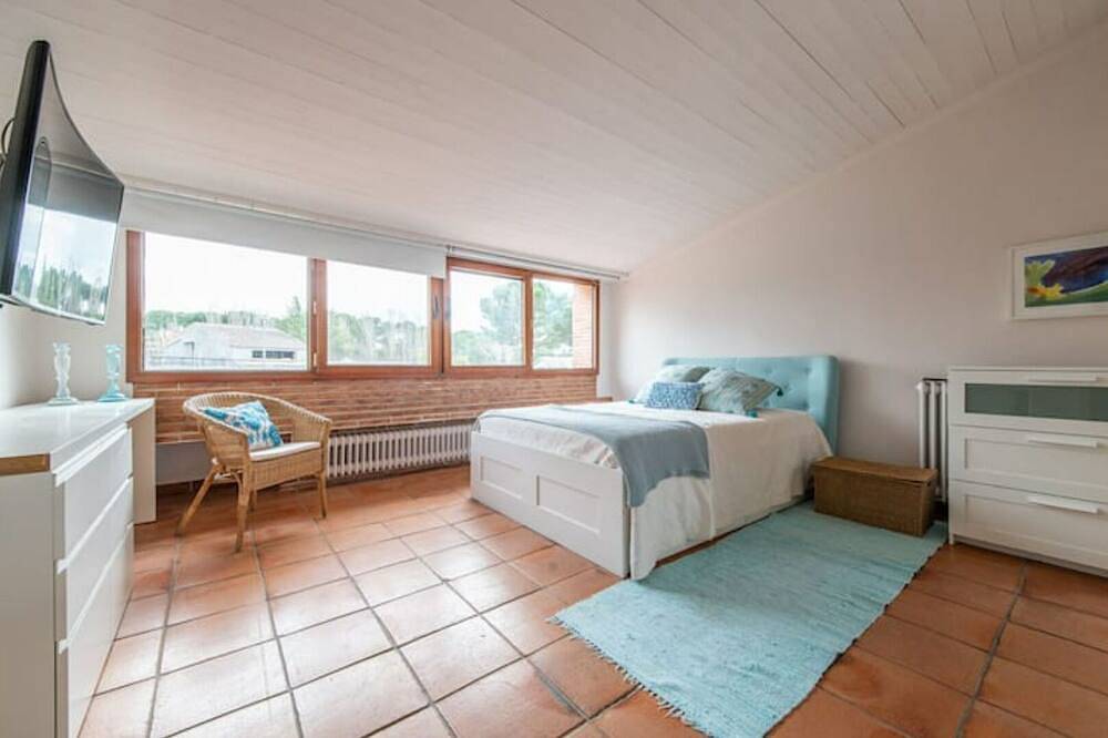 Casa Familiar con Piscina, Jacuzzi y Bbq! Ideal Grupos! in Las Rozas de Madrid, Madrid Province