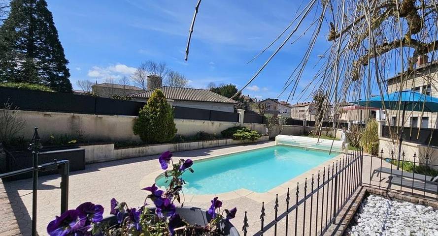 Maison d’hôte pour 7 personnes, avec vue ainsi que piscine et jardin dans la Loire - 4