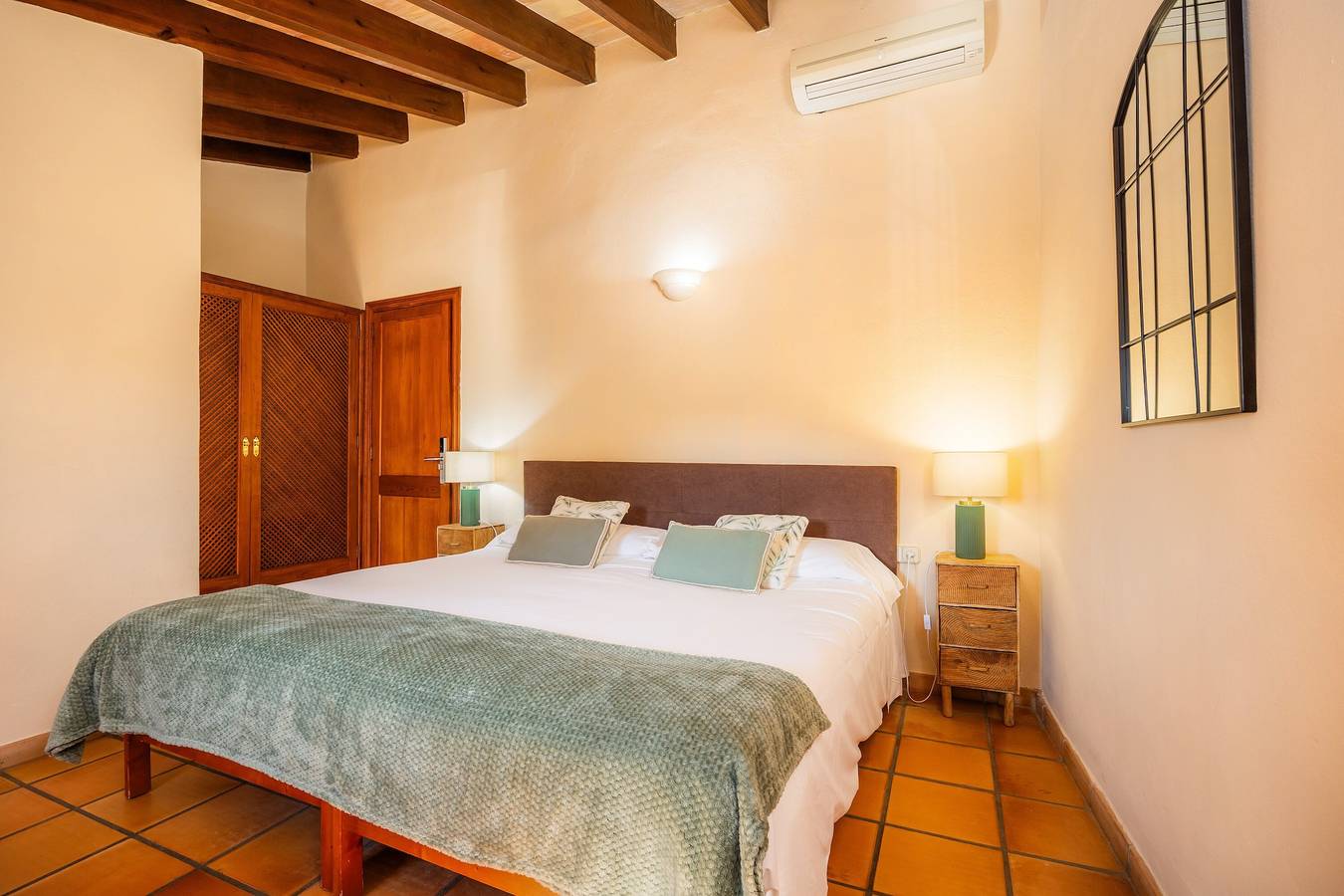 Dreibettzimmer mit Gemeinschaftspool, Wlan und Klimaanlage in Sineu, Mallorca Inselmitte