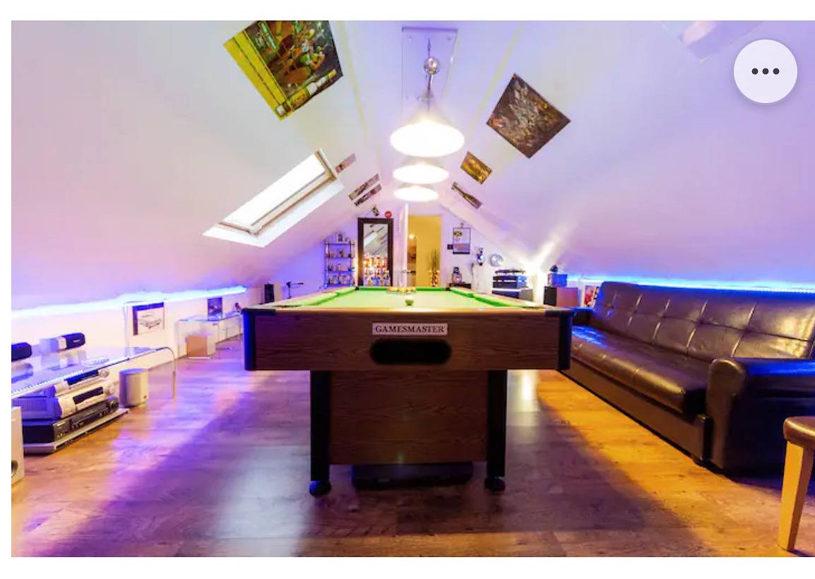 Apartamento de férias inteiro, 4 Bed Flat - Sleeps 14 - Parking - Game Room -Wifi in Merton, Londres